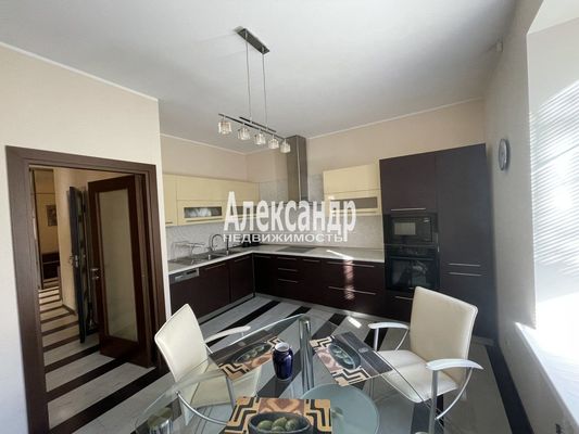 Продам трехкомнатную (3-комн.) квартиру, Композиторов ул, 10, Санкт-Петербург г