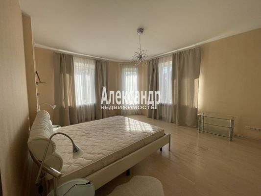 Продам трехкомнатную (3-комн.) квартиру, Композиторов ул, 10, Санкт-Петербург г