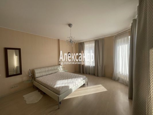 Продам трехкомнатную (3-комн.) квартиру, Композиторов ул, 10, Санкт-Петербург г