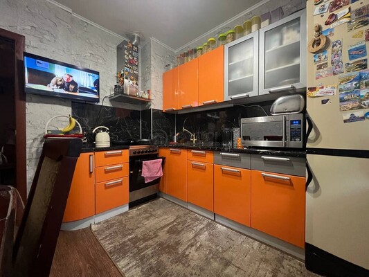 Продам трехкомнатную (3-комн.) квартиру, Донецкая ул, 18к1, Москва г