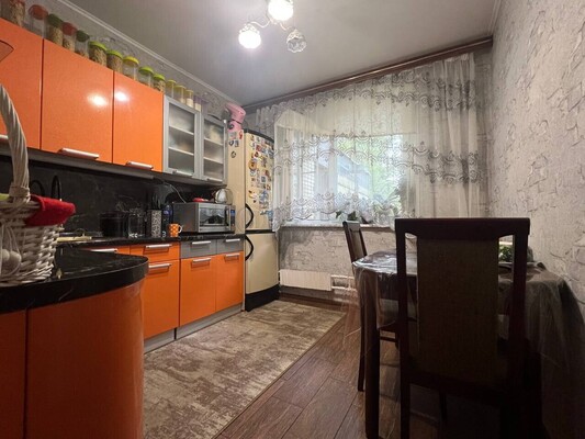Продам трехкомнатную (3-комн.) квартиру, Донецкая ул, 18к1, Москва г