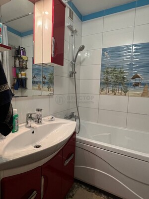 Продам трехкомнатную (3-комн.) квартиру, Донецкая ул, 18к1, Москва г