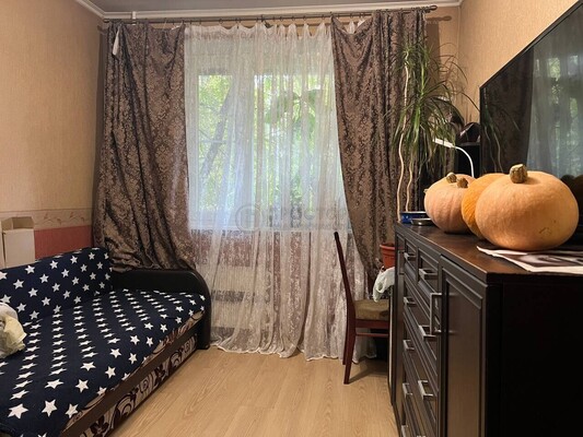 Продам трехкомнатную (3-комн.) квартиру, Донецкая ул, 18к1, Москва г