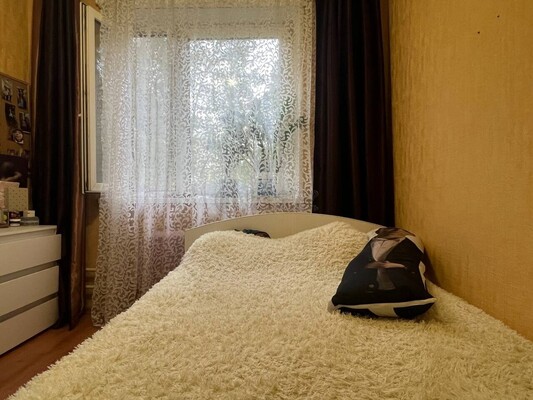 Продам трехкомнатную (3-комн.) квартиру, Донецкая ул, 18к1, Москва г