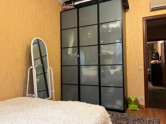 Продам трехкомнатную (3-комн.) квартиру, Донецкая ул, 18к1, Москва г