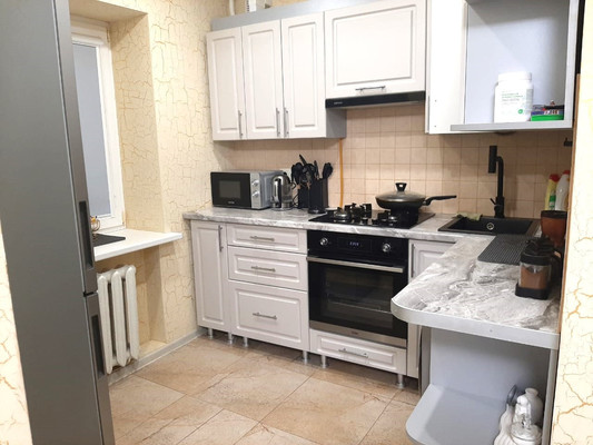 Продам трехкомнатную (3-комн.) квартиру, Октябрьская ул, 108, Тихорецк г