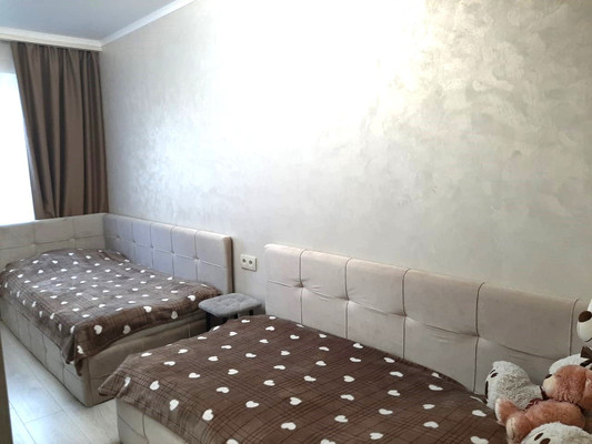 Продам трехкомнатную (3-комн.) квартиру, Октябрьская ул, 108, Тихорецк г