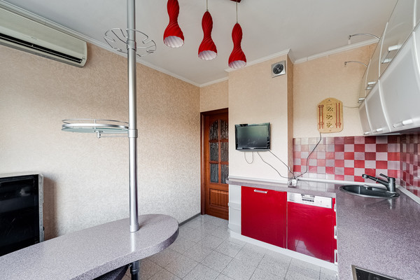 Продам двухкомнатную (2-комн.) квартиру, Батайский проезд, 3, Москва г
