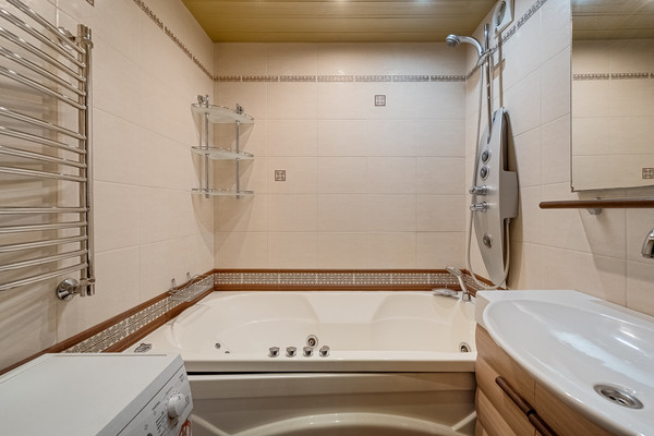 Продам двухкомнатную (2-комн.) квартиру, Батайский проезд, 3, Москва г