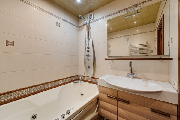 Продам двухкомнатную (2-комн.) квартиру, Батайский проезд, 3, Москва г