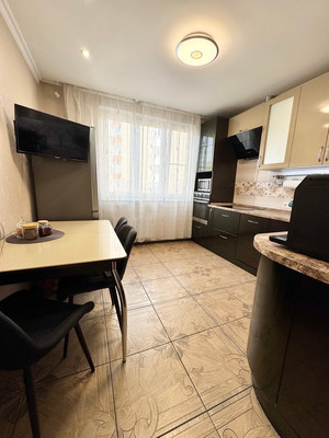 Продам трехкомнатную (3-комн.) квартиру, Южная ул, 25, Дрожжино рп