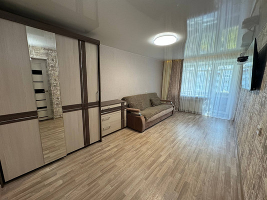 Продам двухкомнатную (2-комн.) квартиру, Октябрьский пр-кт, 17к2, Комсомольск-на-Амуре г