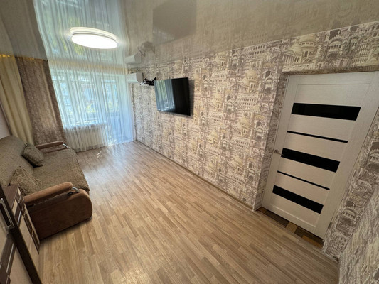 Продам двухкомнатную (2-комн.) квартиру, Октябрьский пр-кт, 17к2, Комсомольск-на-Амуре г
