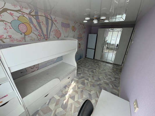 Продам двухкомнатную (2-комн.) квартиру, Октябрьский пр-кт, 17к2, Комсомольск-на-Амуре г