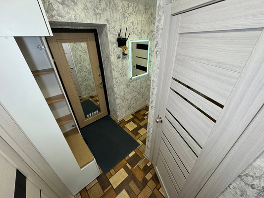 Продам двухкомнатную (2-комн.) квартиру, Октябрьский пр-кт, 17к2, Комсомольск-на-Амуре г