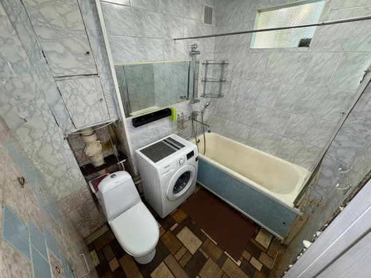 Продам двухкомнатную (2-комн.) квартиру, Октябрьский пр-кт, 17к2, Комсомольск-на-Амуре г