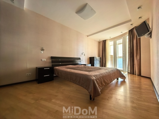 Сдам трехкомнатную (3-комн.) квартиру, Ильюшина ул, 8, Санкт-Петербург г