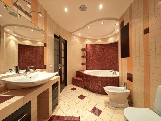 Сдам трехкомнатную (3-комн.) квартиру, Ильюшина ул, 8, Санкт-Петербург г