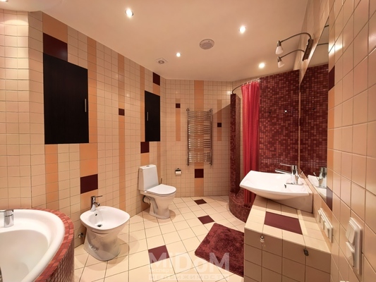 Сдам трехкомнатную (3-комн.) квартиру, Ильюшина ул, 8, Санкт-Петербург г