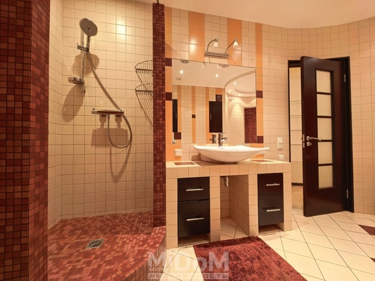 Сдам трехкомнатную (3-комн.) квартиру, Ильюшина ул, 8, Санкт-Петербург г