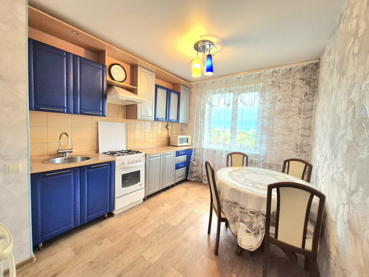 Продам трехкомнатную (3-комн.) квартиру, Чапаева ул, 118, Воронеж г