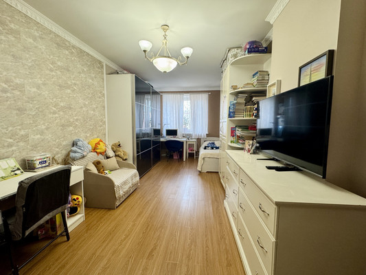 Продам трехкомнатную (3-комн.) квартиру, Молодежная ул, 27, Речицы с