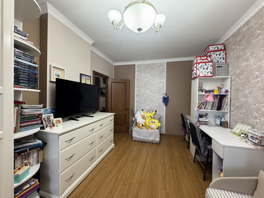 Продам трехкомнатную (3-комн.) квартиру, Молодежная ул, 27, Речицы с