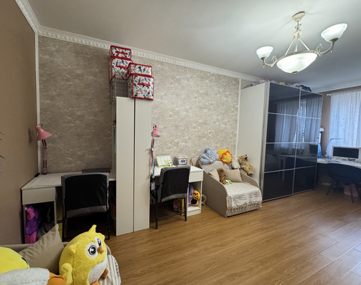 Продам трехкомнатную (3-комн.) квартиру, Молодежная ул, 27, Речицы с