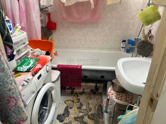 Продам двухкомнатную (2-комн.) квартиру, Михневская ул, 8, Москва г