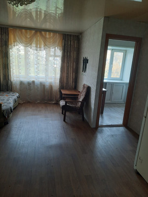 Продам двухкомнатную (2-комн.) квартиру, Строителей ул, 37, Солнечный рп