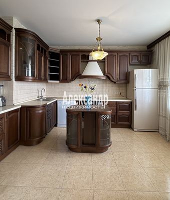 Продам многокомнатную квартиру, Краснопутиловская ул, 76к2, Санкт-Петербург г