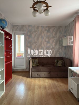 Продам многокомнатную квартиру, Краснопутиловская ул, 76к2, Санкт-Петербург г