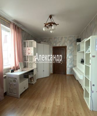 Продам многокомнатную квартиру, Краснопутиловская ул, 76к2, Санкт-Петербург г