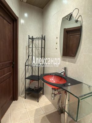 Продам многокомнатную квартиру, Краснопутиловская ул, 76к2, Санкт-Петербург г