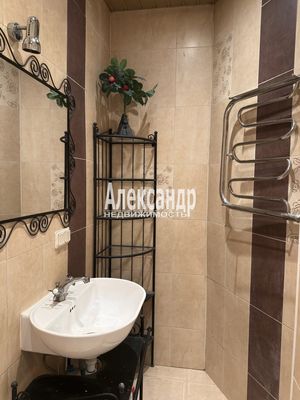 Продам многокомнатную квартиру, Краснопутиловская ул, 76к2, Санкт-Петербург г