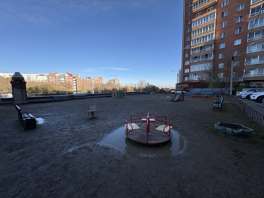 Продам трехкомнатную (3-комн.) квартиру, Старо-Кузьмихинская ул, 48, Иркутск г