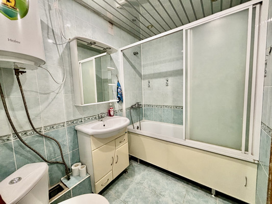 Продам двухкомнатную (2-комн.) квартиру, Набережная ул, 1, Корткерос с