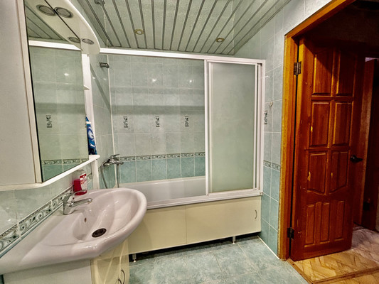 Продам двухкомнатную (2-комн.) квартиру, Набережная ул, 1, Корткерос с