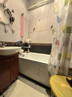 Продам трехкомнатную (3-комн.) квартиру, Большевистский пер, 2А, Дмитров г