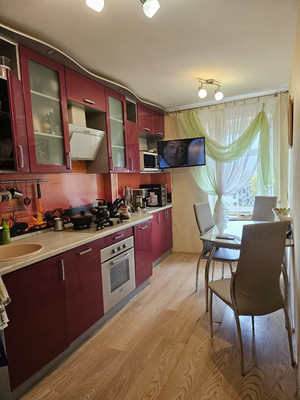 Продам многокомнатную квартиру, Мира пр-кт, 42, Великий Новгород г