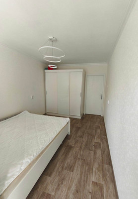 Продам трехкомнатную (3-комн.) квартиру, Лётчика Пилютова ул, 5, Санкт-Петербург г