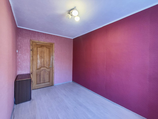 Продам трехкомнатную (3-комн.) квартиру, Великанова ул, 11к1, Рязань г