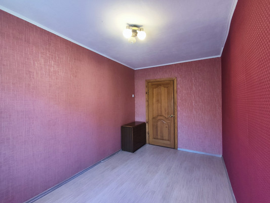 Продам трехкомнатную (3-комн.) квартиру, Великанова ул, 11к1, Рязань г