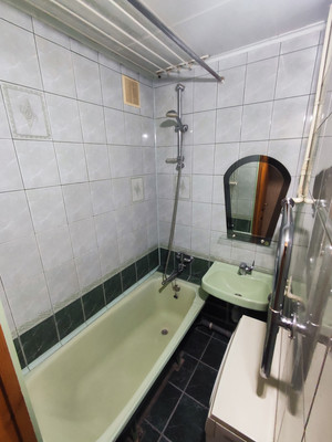 Продам трехкомнатную (3-комн.) квартиру, Великанова ул, 11к1, Рязань г