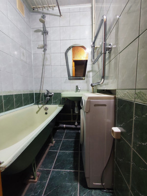 Продам трехкомнатную (3-комн.) квартиру, Великанова ул, 11к1, Рязань г