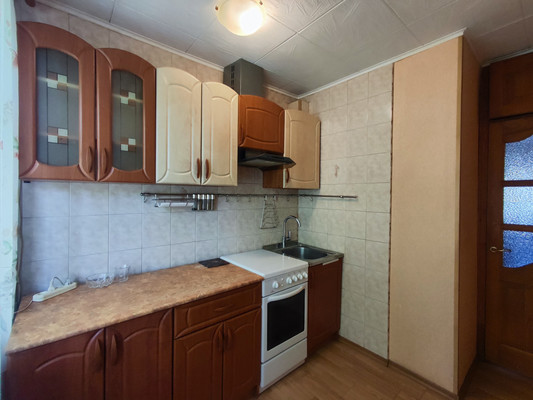 Продам трехкомнатную (3-комн.) квартиру, Великанова ул, 11к1, Рязань г