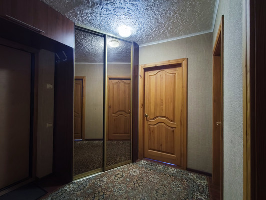 Продам трехкомнатную (3-комн.) квартиру, Великанова ул, 11к1, Рязань г