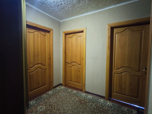 Продам трехкомнатную (3-комн.) квартиру, Великанова ул, 11к1, Рязань г