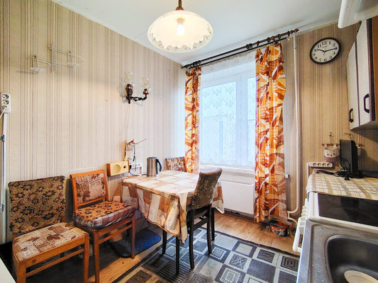 Продам трехкомнатную (3-комн.) квартиру, Болотниковская ул, 2кА, Москва г