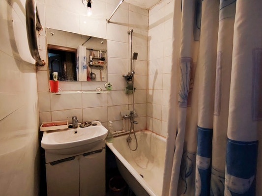 Продам трехкомнатную (3-комн.) квартиру, Болотниковская ул, 2кА, Москва г